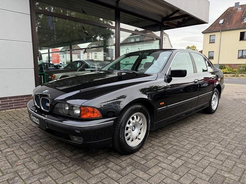 Schwarz Gebraucht 1996 BMW 523 Limousine | 4.900 € (Fairer Preis) - Bild 1/4