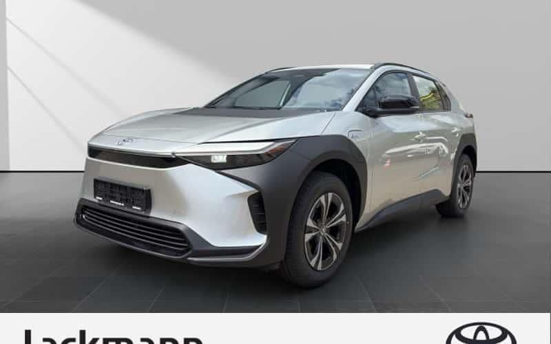 Silber Neu 2025 Toyota bZ4X Comfort SUV | 32.990 € (Fairer Preis) - Bild 1/4