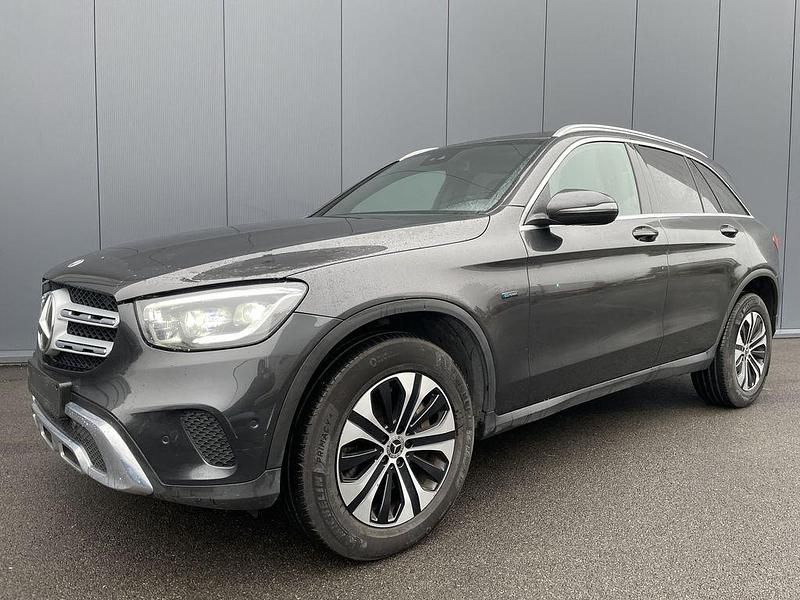 Gebraucht Mercedes GLC300e Luxury 194 PS (142 kW) 2021 Grau SUV