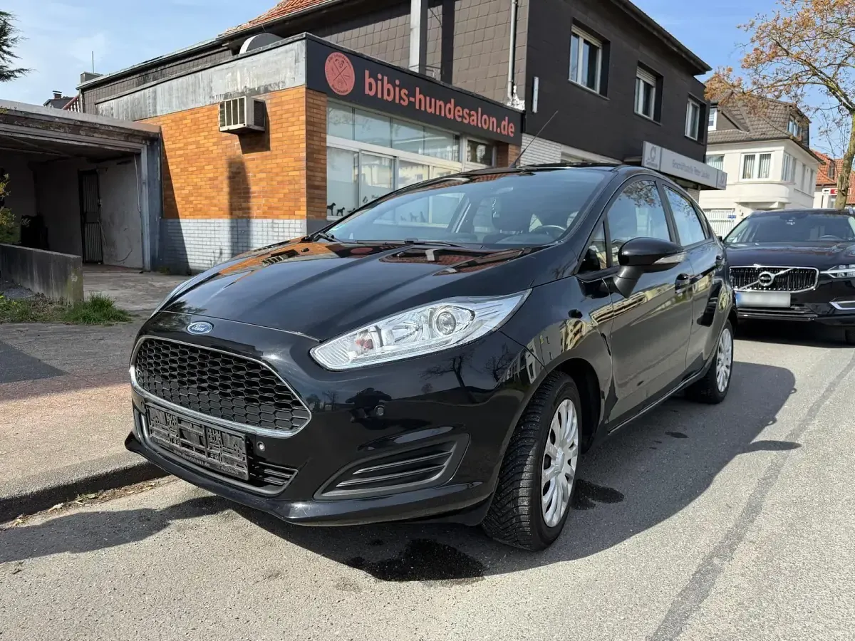 Gebraucht Ford Fiesta 109 PS (80 kW) 2016 Schwarz Kleinwagen