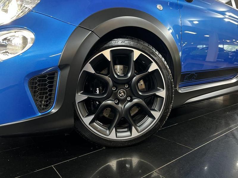 Second-hand Abarth 695 179 CP (131 kW) 2022 Albastru Hatchback