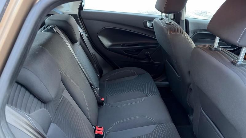 Gebraucht Ford Fiesta Titanium 125 PS (91 kW) 2014 Braun Kleinwagen