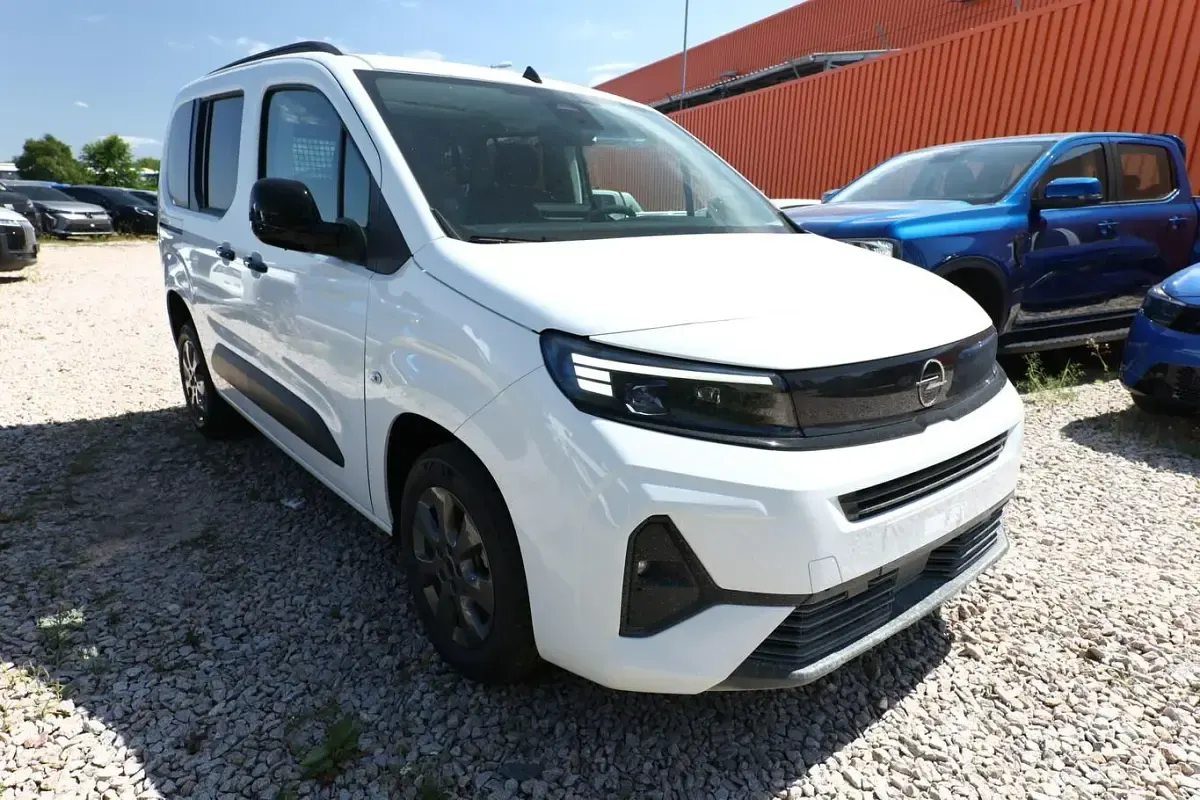 Neu Opel Combo S 131 PS (96 kW) 2026 Kaolin weiß Van / Kleinbus