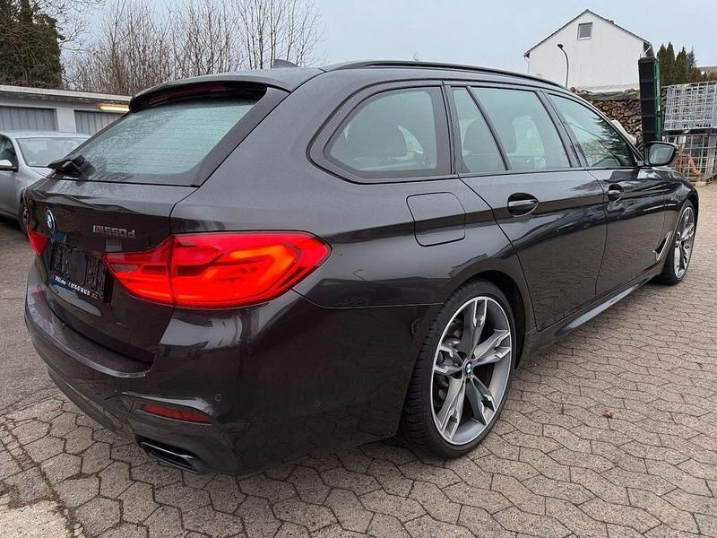 Gebraucht BMW M550 Performance 400 PS (294 kW) 2019 Grau Limousine