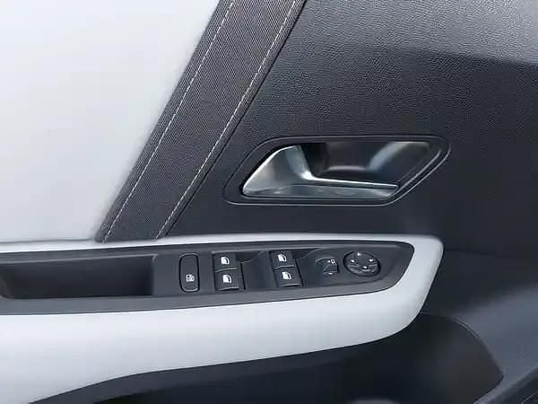 Neu Citroën C4 136 PS (100 kW) 2025 Eclipse blau metallic lackier SUV