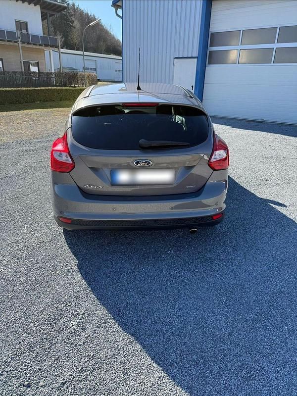 Usata Ford Focus Titanium 182 CV (133 kW) 2012 Marrone Berlina