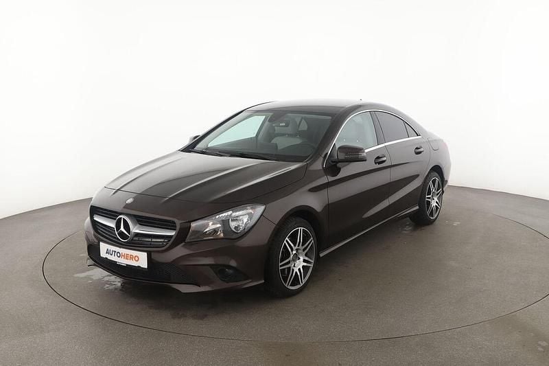 Braun Gebraucht 2015 Mercedes CLA180 Limousine | 18.800 € (Fairer Preis) - Bild 1/3
