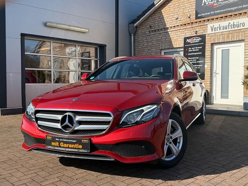Używany Mercedes E220 194 KM (142 kW) 2017 Czerwony Kombi