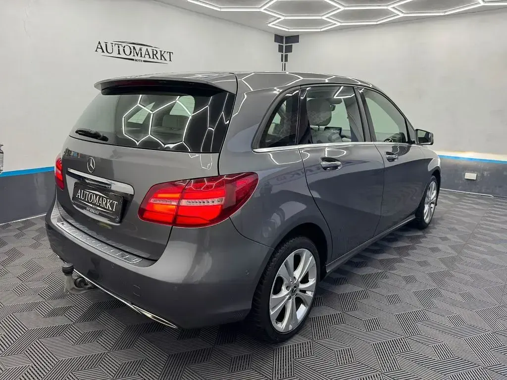 Gebraucht Mercedes B200 Style 156 PS (114 kW) 2018 Grau Kleinwagen