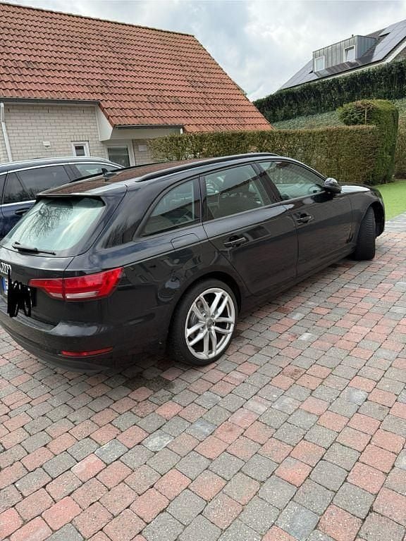 Schwarz Gebraucht 2017 Audi A4 Ambiente Kombi | 17.500 € (Guter Preis) - Bild 1/4
