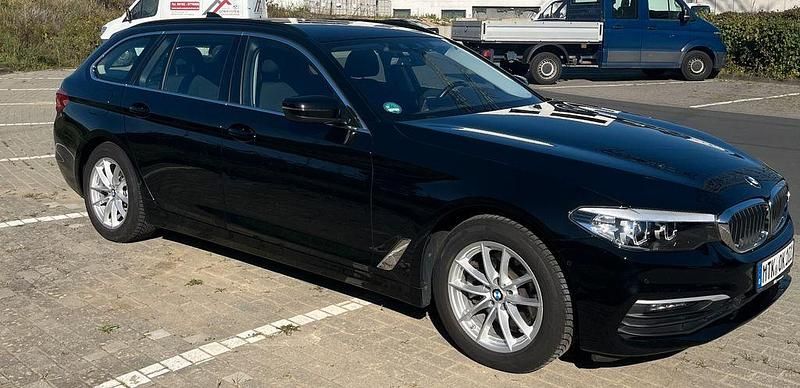Schwarz Gebraucht 2019 BMW 520 Sport Line Kombi | 21.500 € (Guter Preis) - Bild 1/4