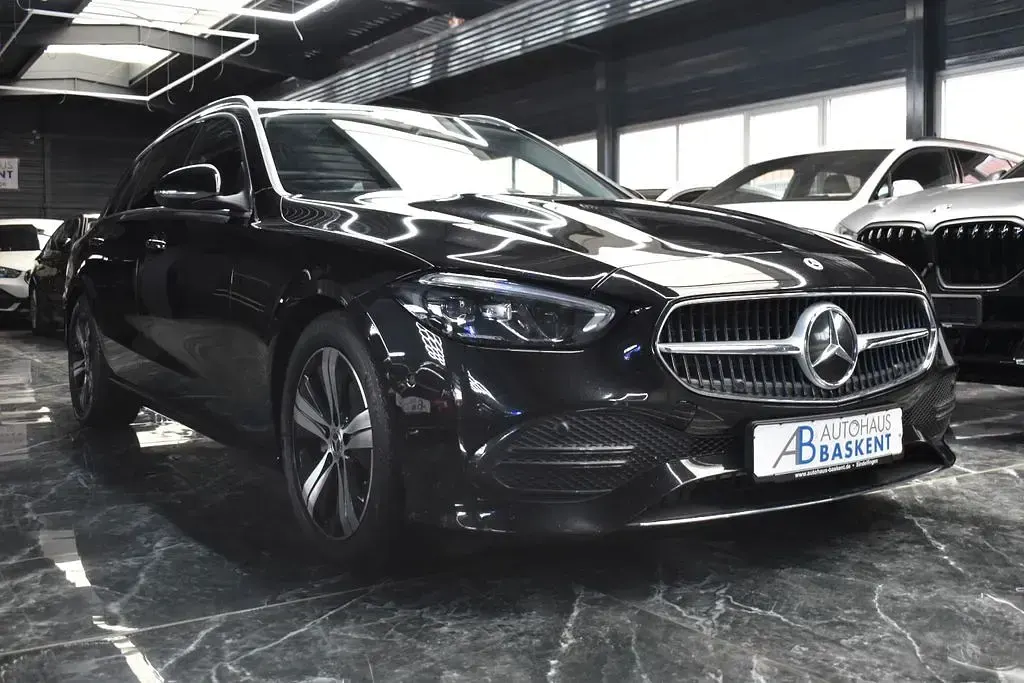 Gebraucht Mercedes C220 Avantgarde 200 PS (147 kW) 2022 Schwarz Limousine