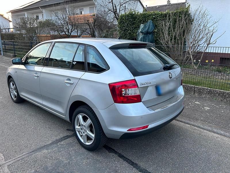 Gebraucht Skoda Rapid 105 PS (77 kW) 2014 Silber Kleinwagen