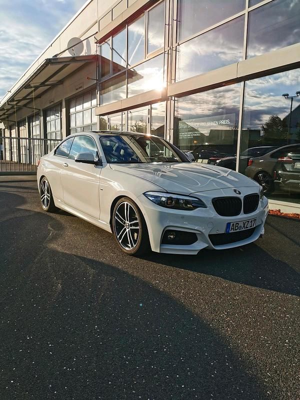 Weiß Gebraucht 2021 BMW 220 M Sport Coupé | 27.200 € (Superpreis) - Bild 1/4