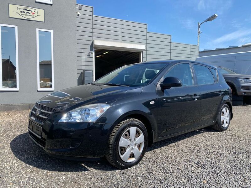 Schwarz Gebraucht 2009 Kia Ceed Spirit Limousine | 1.990 € (Superpreis) - Bild 1/4