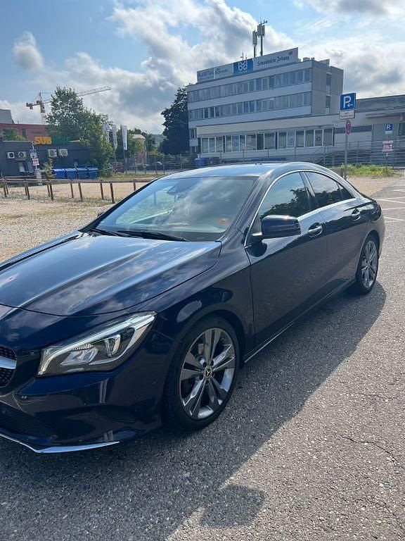 Blau Gebraucht 2018 Mercedes CLA220 Limousine | 19.999 € (Fairer Preis) - Bild 1/4