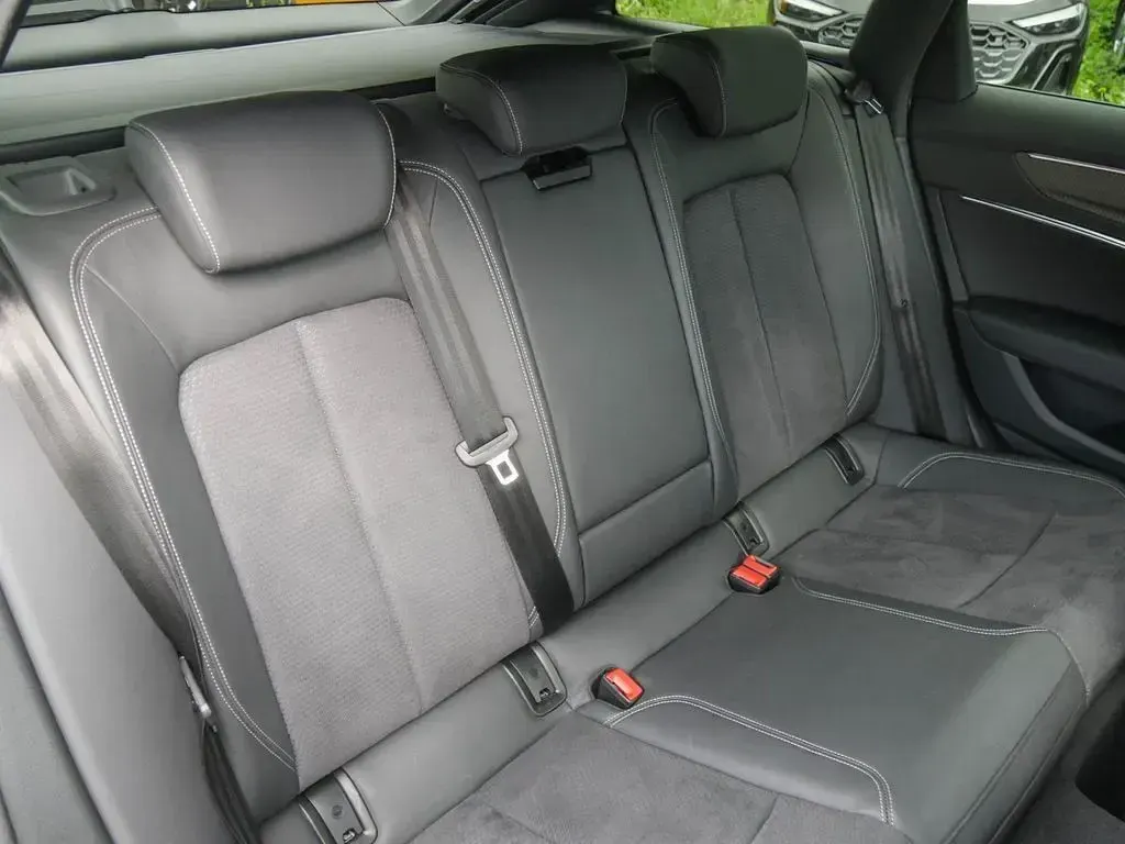 Gebraucht Audi A6 Sport 286 PS (210 kW) 2023 Mythosschwarz metallic Kombi