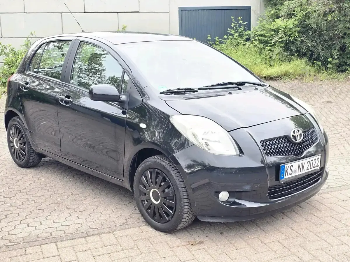 Gebraucht Toyota Yaris 69 PS (50 kW) 2008 Schwarz Kleinwagen