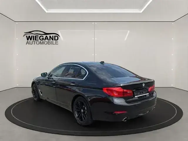 Gebraucht BMW 530 Performance 252 PS (185 kW) 2018 Black sapphire metallic Limousine