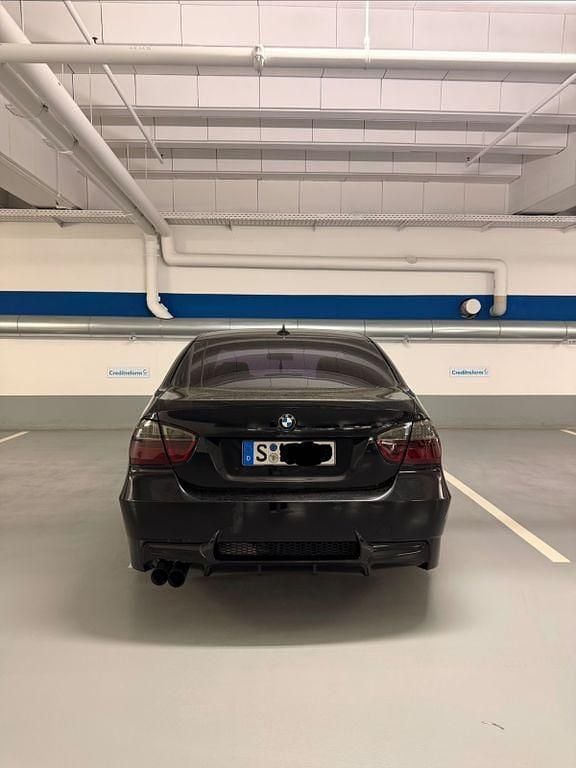 Second-hand BMW 325 Performance 218 CP (160 kW) 2005 Negru Berlinǎ