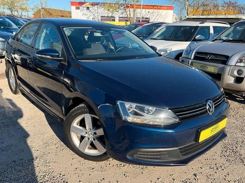 Gebraucht VW Jetta Comfortline 105 PS (77 kW) 2012 Blau Limousine