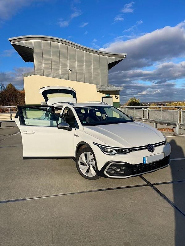 Weiß Gebraucht 2022 VW Golf Alltrack Kombi | 17.900 € (Teuer) - Bild 1/4