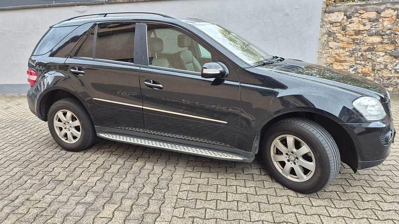 Gebraucht Mercedes ML280 190 PS (139 kW) 2006 Schwarz SUV