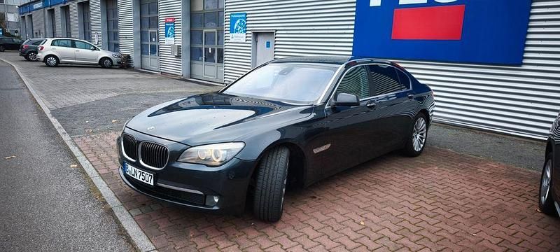 Gebraucht BMW 750L 408 PS (300 kW) 2011 Grau Limousine