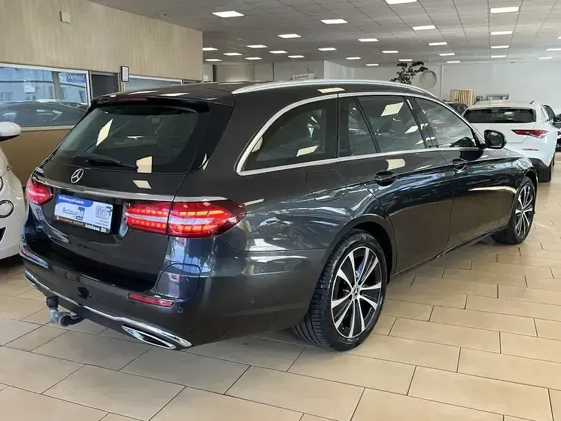 Gebraucht Mercedes E300 306 PS (225 kW) 2023 Grau Kombi