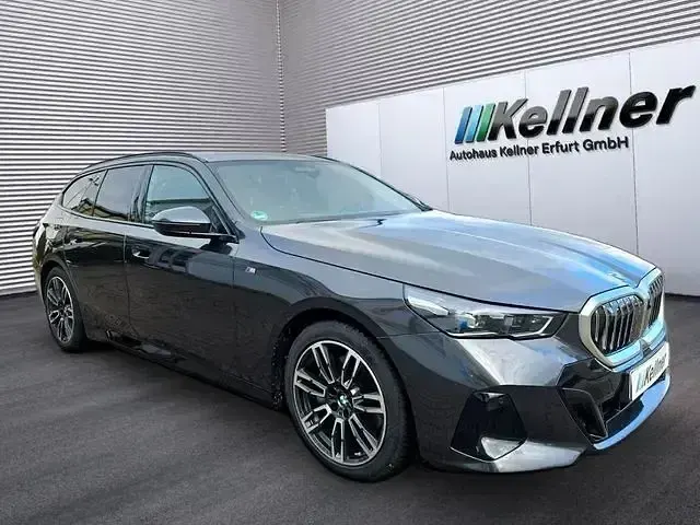 Gebraucht BMW 540 M Sport 303 PS (222 kW) 2025 Grau Limousine