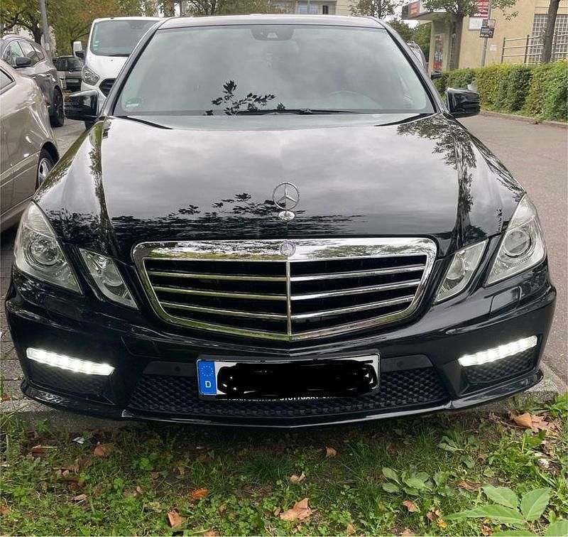 Schwarz Gebraucht 2011 Mercedes E350 Avantgarde Limousine | 15.699 € (Etwas zu teuer) - Bild 1/4
