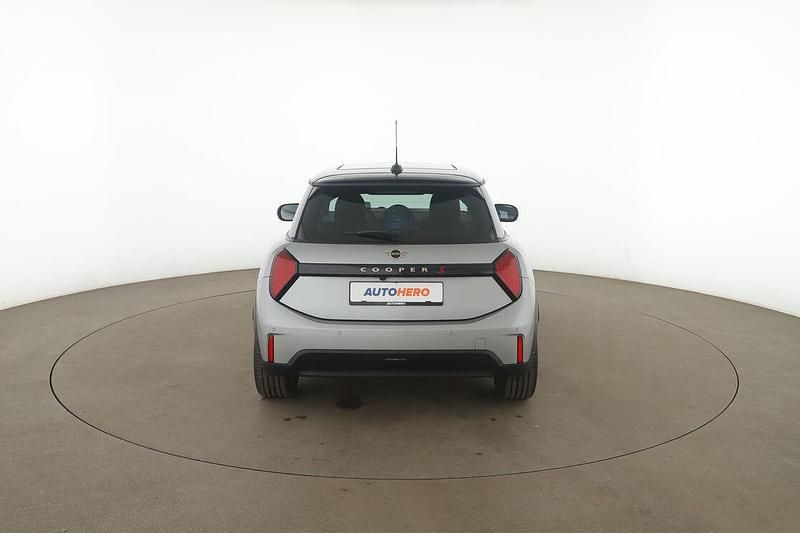 Gebraucht Mini Cooper S Favoured 204 PS (150 kW) 2024 Grau Kleinwagen