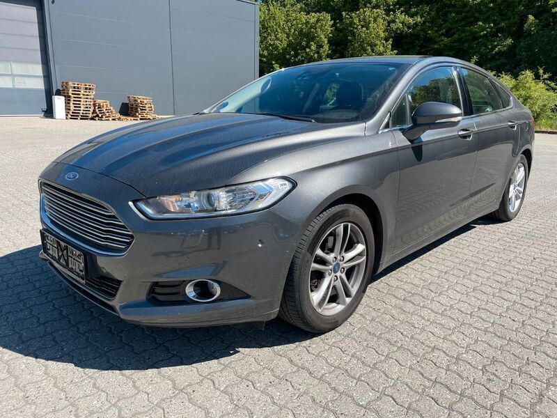 Grau Gebraucht 2016 Ford Mondeo Titanium Limousine | 8.800 € (Superpreis) - Bild 1/4