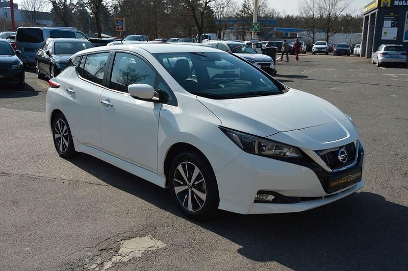 Gebraucht Nissan Leaf Acenta 110 kW (150 PS) 2019 Weiß Kleinwagen