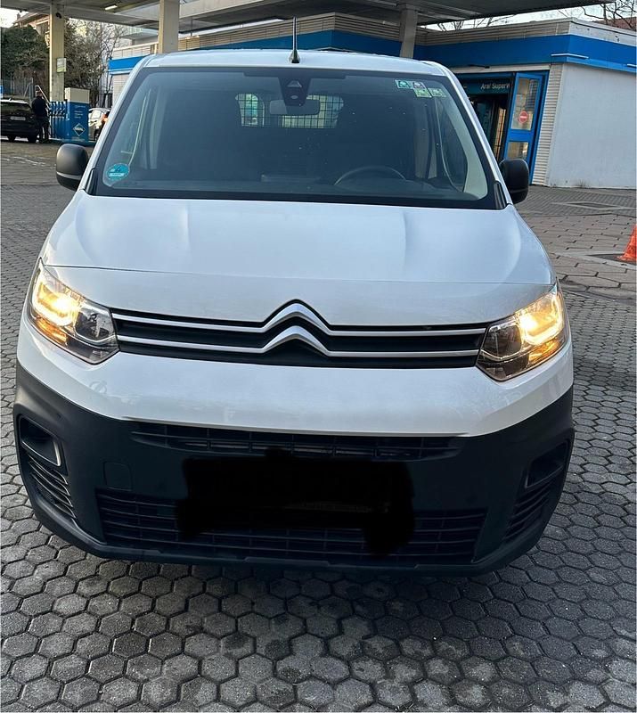 Weiß Gebraucht 2022 Citroën Berlingo Van / Kleinbus | 8.900 € (Teuer) - Bild 1/4