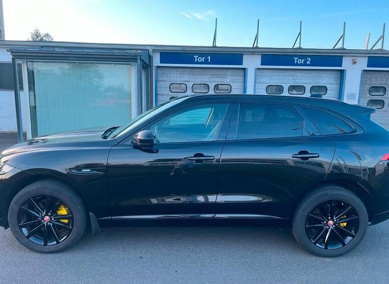 Schwarz Gebraucht 2018 Jaguar F-Pace R-Sport SUV | 33.500 € (Teuer) - Bild 1/4