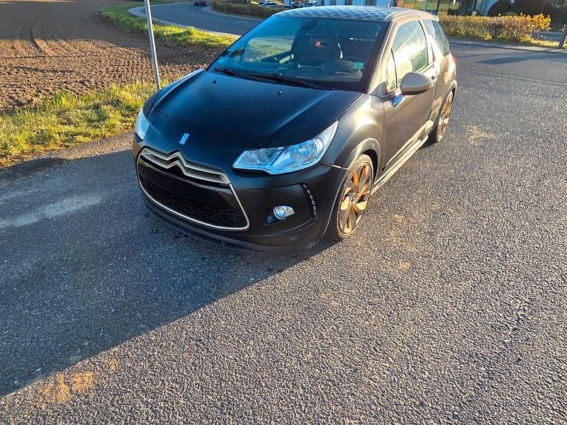Gebraucht Citroën DS3 207 PS (152 kW) 2014 Schwarz Kleinwagen