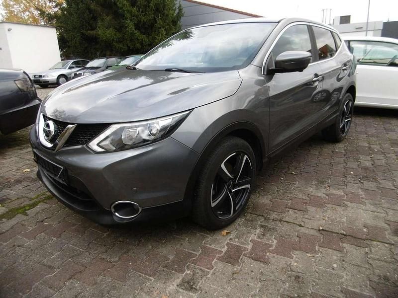Gun metallic (m) Gebraucht 2015 Nissan Qashqai 360º SUV | 9.990 € (Guter Preis) - Bild 1/4