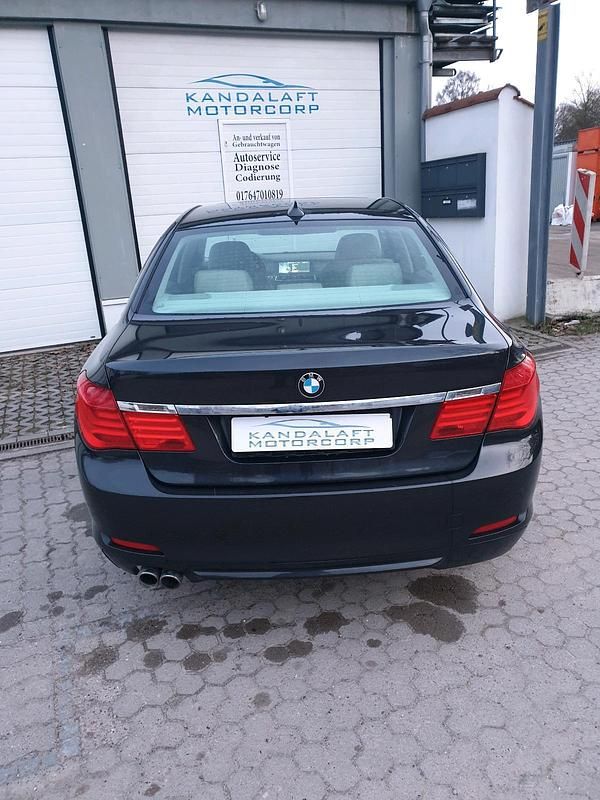 Gebraucht BMW 730 245 PS (180 kW) 2011 Grau Limousine