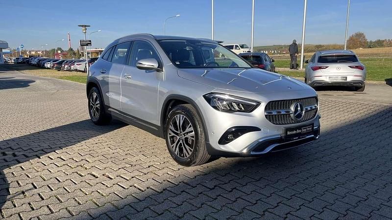 Gebraucht Mercedes GLA180 Advanced 116 PS (85 kW) 2023 Silber SUV