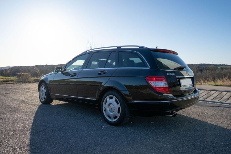 Schwarz Gebraucht 2009 Mercedes 220 Kombi | 4.500 € (Superpreis) - Bild 1/4