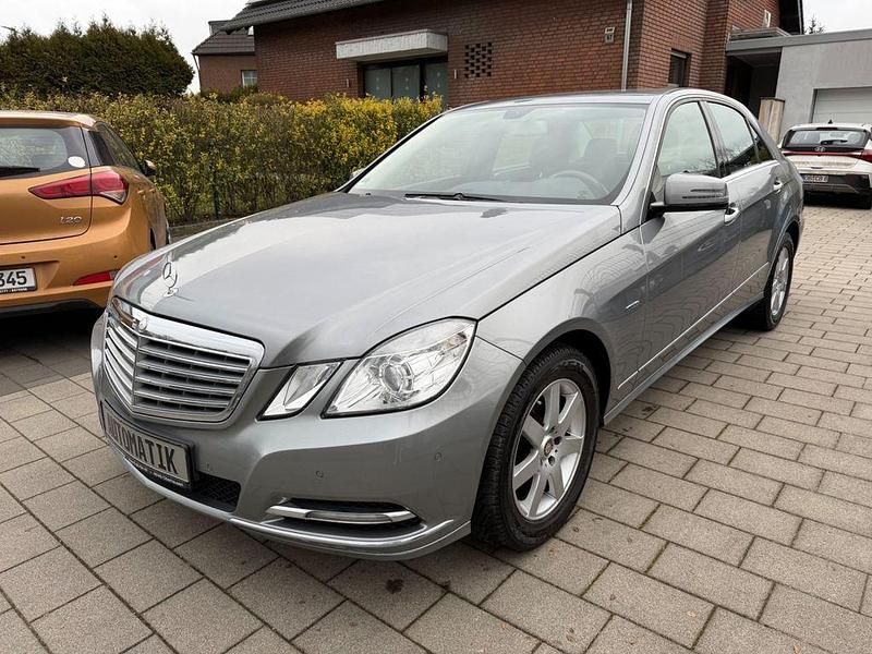 Gebraucht Mercedes E200 Elegance 184 PS (135 kW) 2012 Grau Limousine