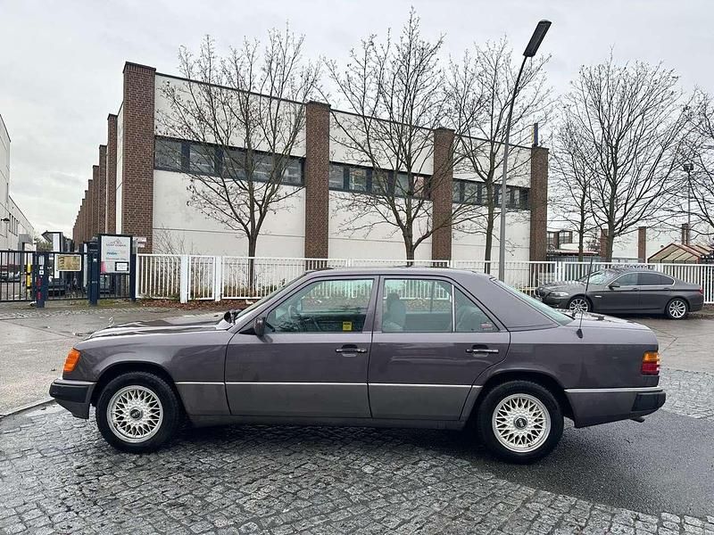 Gebraucht Mercedes E300 179 PS (131 kW) 1991 Braun Limousine