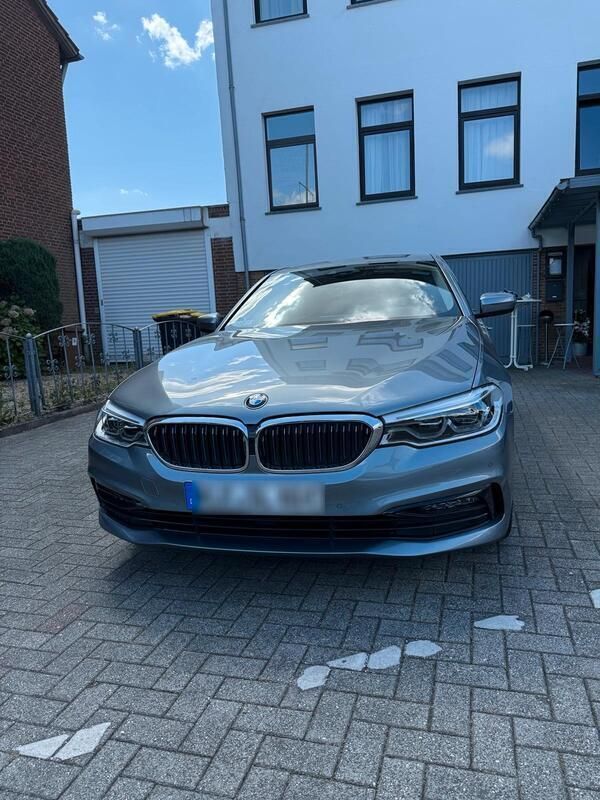 Grau Gebraucht 2019 BMW 530e Performance Limousine | 26.500 € (Fairer Preis) - Bild 1/4