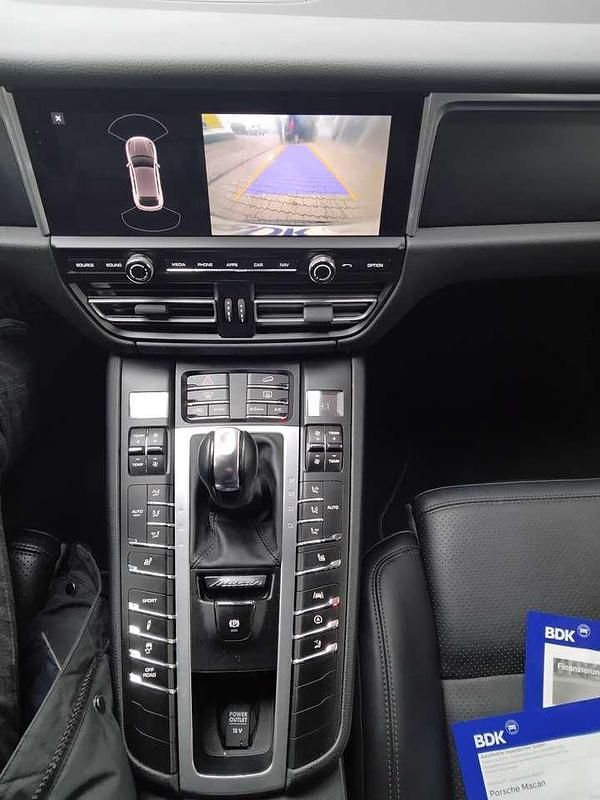Gebraucht Porsche Macan Basis 245 PS (180 kW) 2019 Tiefschwarzmetallic SUV