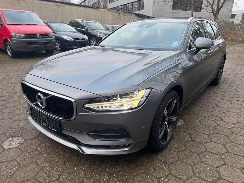 Grau Gebraucht 2017 Volvo V90 Momentum Kombi | 21.900 € (Fairer Preis) - Bild 1/4