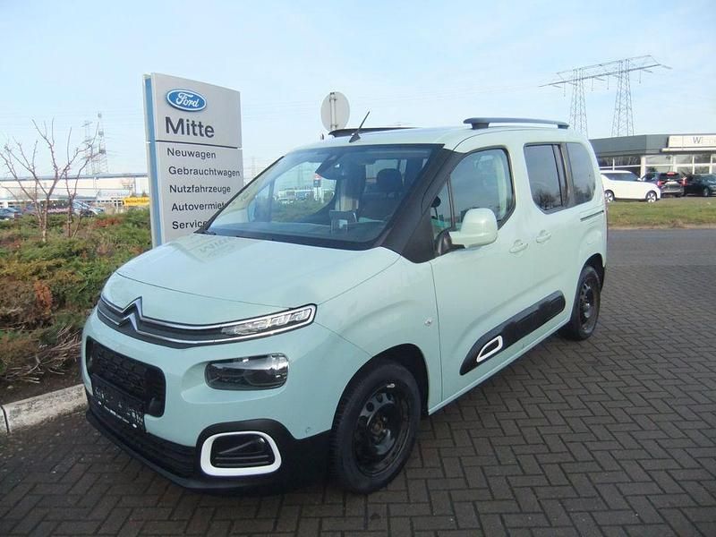 Grün Gebraucht 2020 Citroën Berlingo Shine Van / Kleinbus | 17.999 € (Fairer Preis) - Bild 1/4