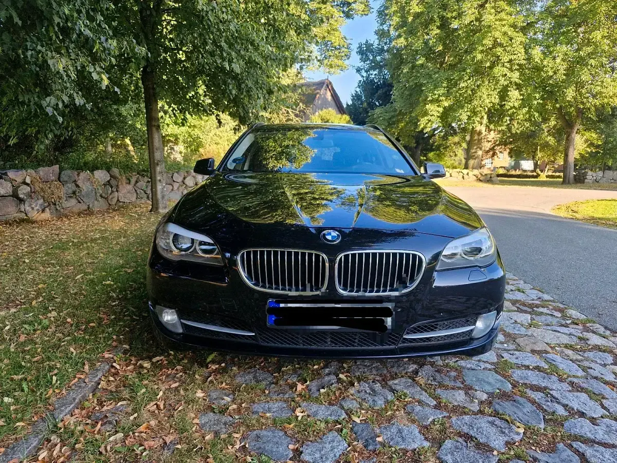 Gebraucht BMW 520 184 PS (135 kW) 2013 Schwarz Kombi
