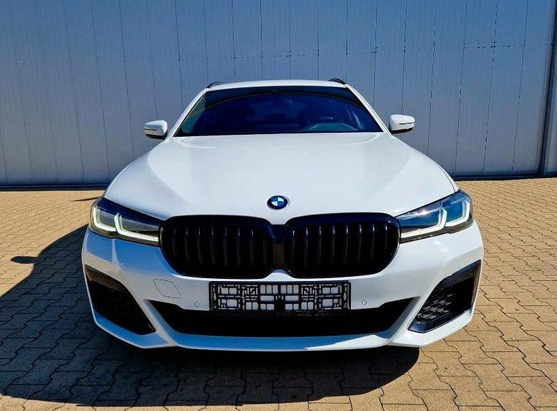 Gebraucht BMW 520 M Sport 190 PS (139 kW) 2023 Weiß Kombi