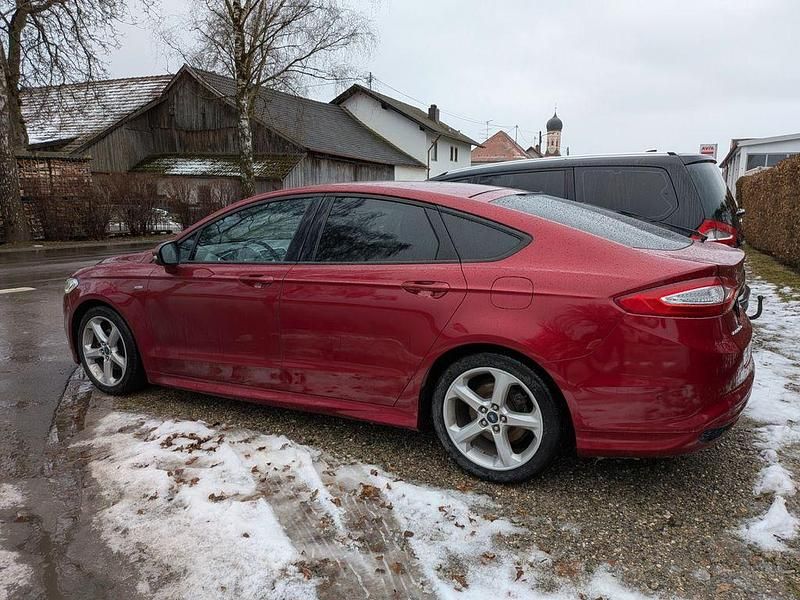 Gebraucht Ford Mondeo ST-Line 165 PS (121 kW) 2019 Rot Limousine